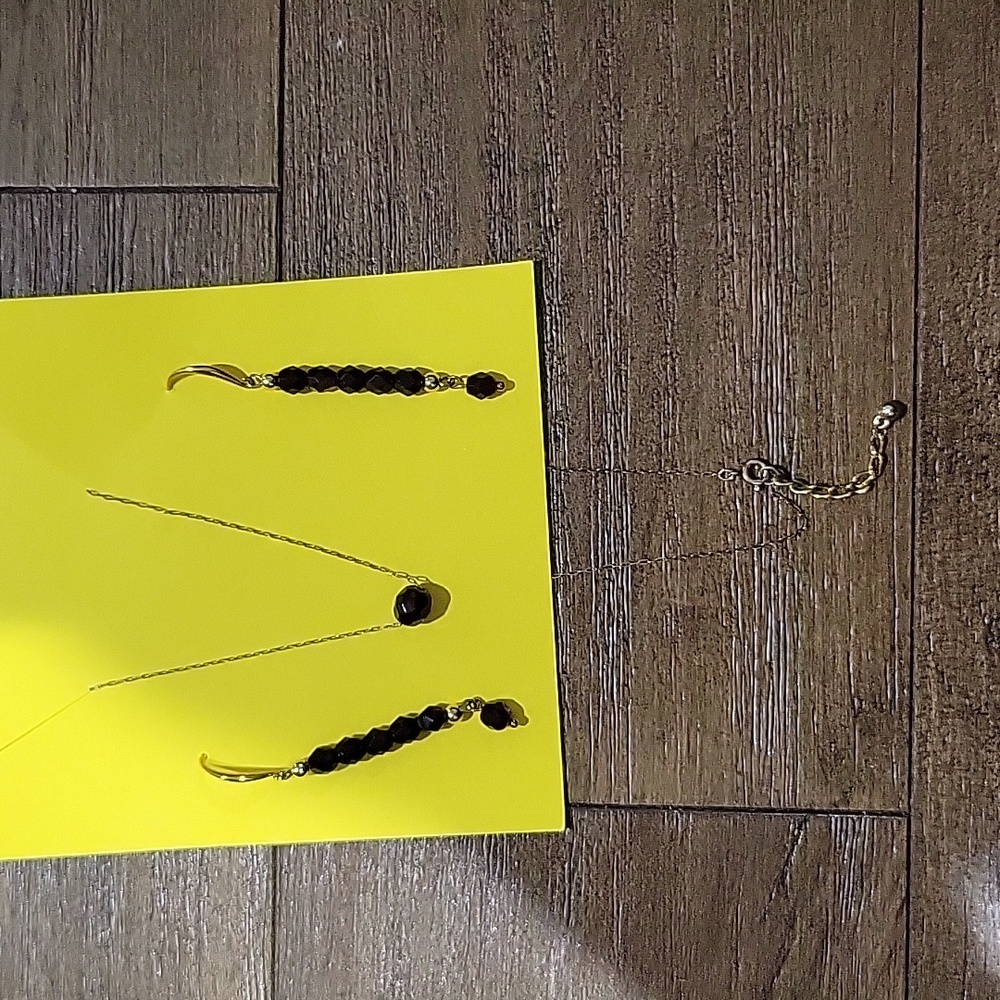 Necklace w/ matching earrings